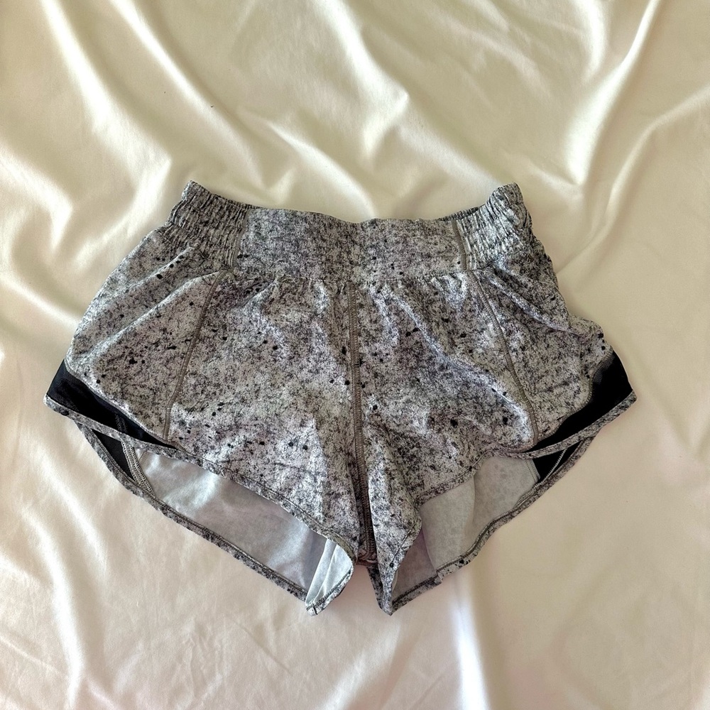 Lululemon Hotty Hot Low-Rise Lined Short